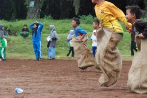 Game-di-lahan-terbuka-6-1024x685